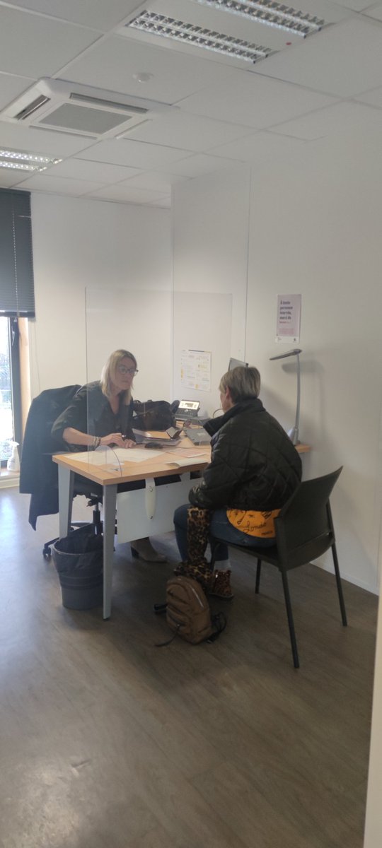 valerie_lobry's tweet photo. #Tousmobilisés 📢 en direct du jobdating #interim organisé par le @poleemploi de #saintmaximin
✅Des rencontres directes avec les employeurs partenaires
✅Des solutions #emploi proposées dans différents secteurs d'activités 🔝
@poleemploi_VAR https://t.co/rEMQgRtAy3