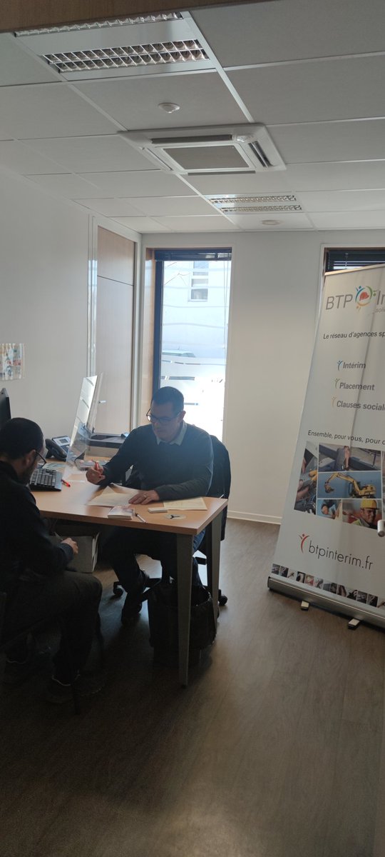 valerie_lobry's tweet photo. #Tousmobilisés 📢 en direct du jobdating #interim organisé par le @poleemploi de #saintmaximin
✅Des rencontres directes avec les employeurs partenaires
✅Des solutions #emploi proposées dans différents secteurs d'activités 🔝
@poleemploi_VAR https://t.co/rEMQgRtAy3