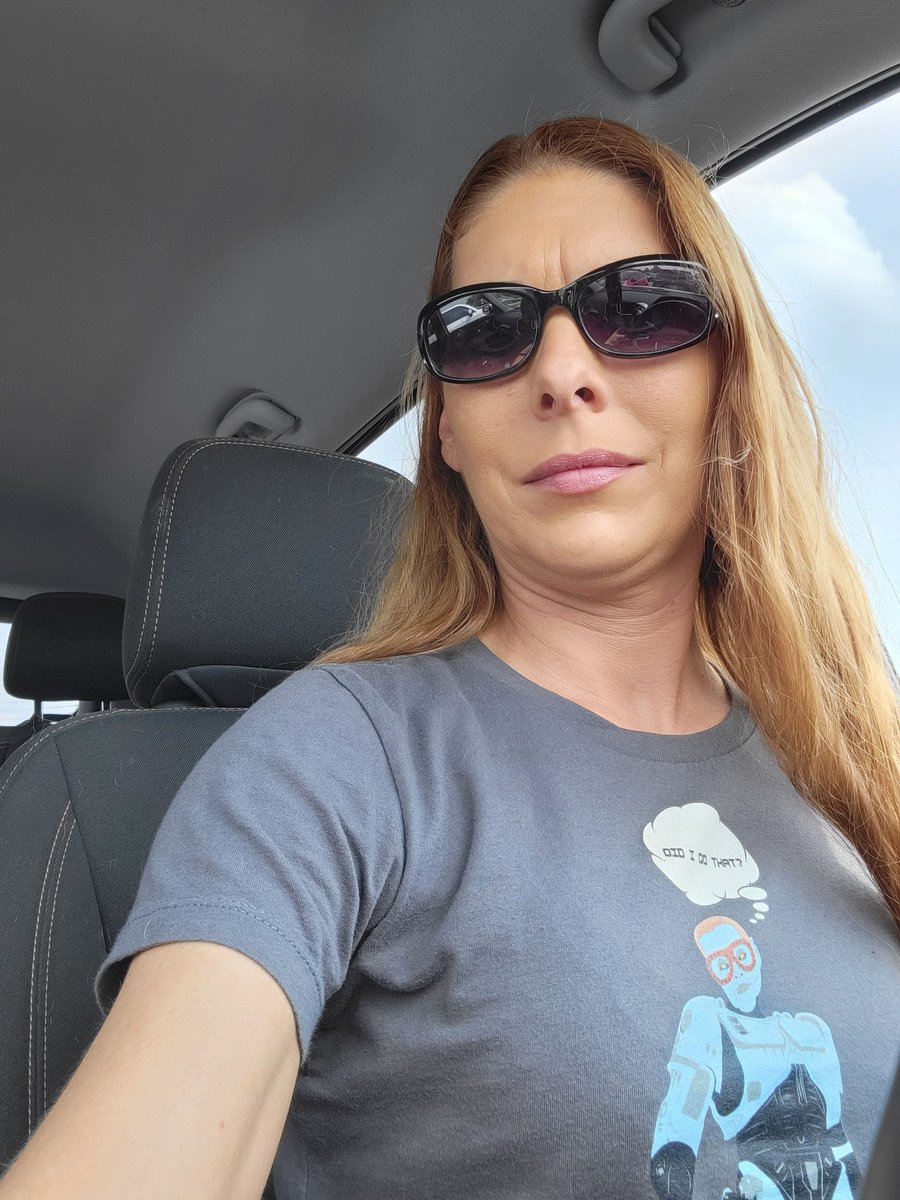 Luv_Bug_79's tweet photo. Wearing my #urkelbot shirt.  ❤️ https://t.co/atMtCfgeTe