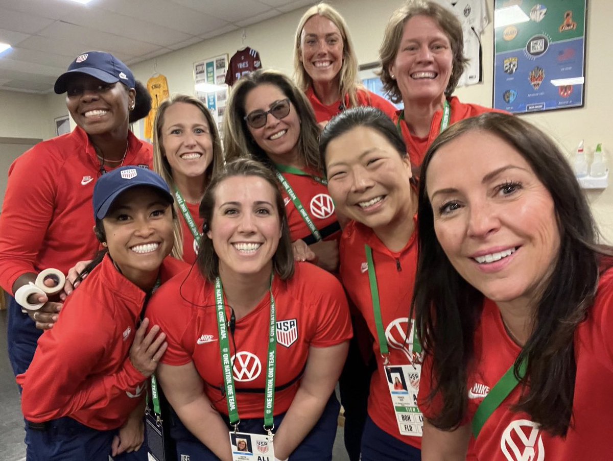 TjongOrthoMD's tweet photo. Community outreach with @LindaSuleimanMD @NorthwesternMed for the #NMScholars program ๐ ๐ Topics of osteoarthritis, joint reconstruction, ACL tears, return to sport, and being a team physician! @NMOrthopaedics @NMHheartdoc ๐ช๐ฝ
#femalestrong #STEMeducation #thefutureisbright https://t.co/aNT04Ys7Ah