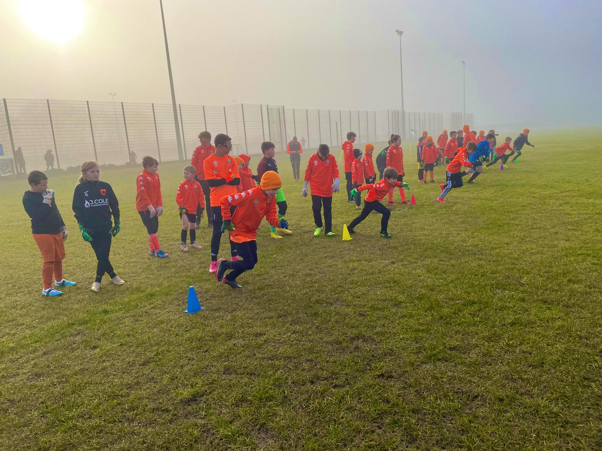 academyofgks's tweet photo. An early morning foggy start to our Stopper Squad Valentine’s Goalkeeper Camp today with 33 young keepers attending! #ValentinesDay #goalkeeper #gkunion @bhtfcjuniors @StoreSussex @GIK_FemaleHUB @bhtfcgirls @thgkblog @themoderndaygk @TheGKUnion https://t.co/xptrUf6EPz