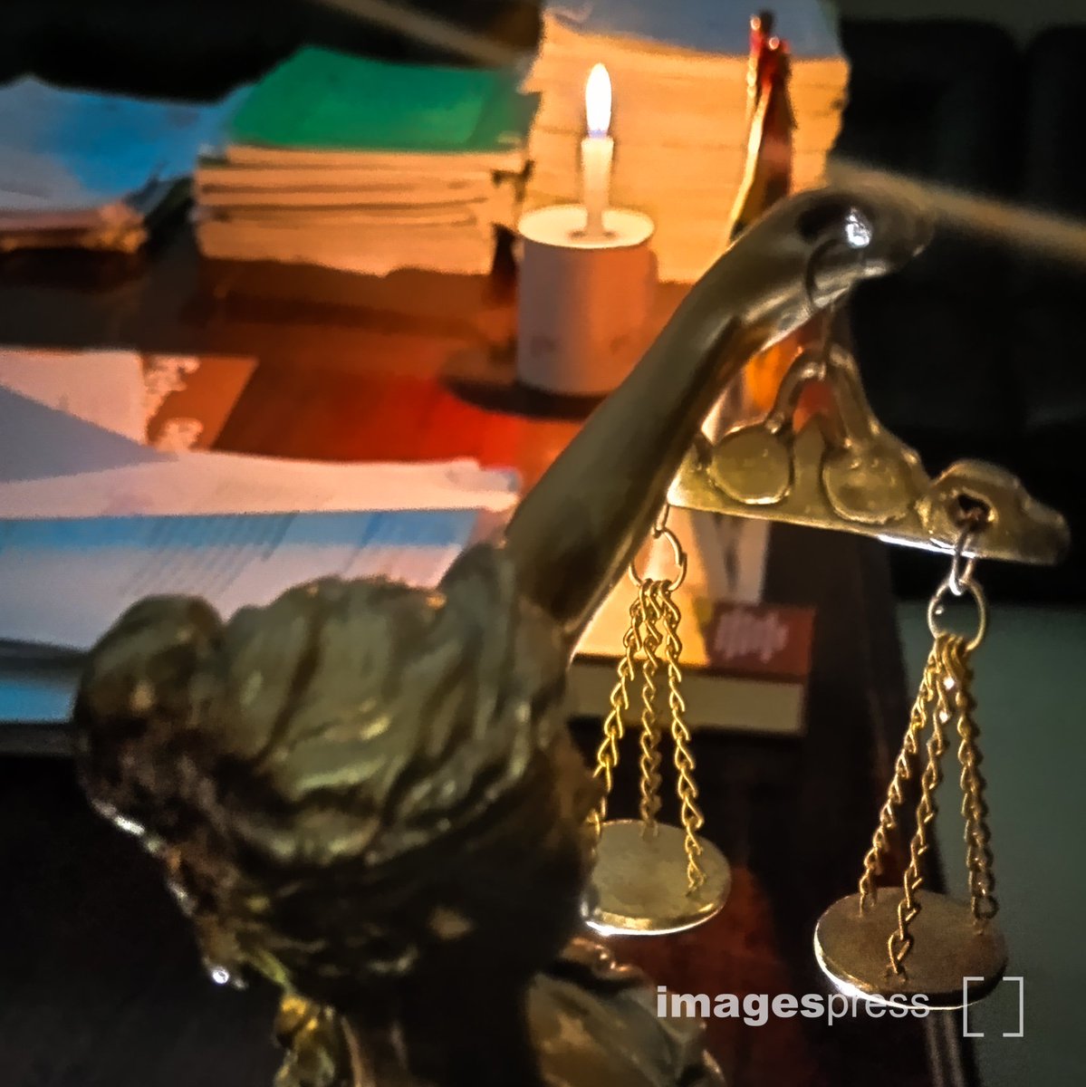 ipressimages's tweet photo. #Ahora | En los juzgados de #EAlto están trabajando con velas.
#imagespress ᴩʜᴏᴛᴏ | ɴᴏᴛᴇ | ᴩʀᴇꜱꜱ https://t.co/BoWMERqsua