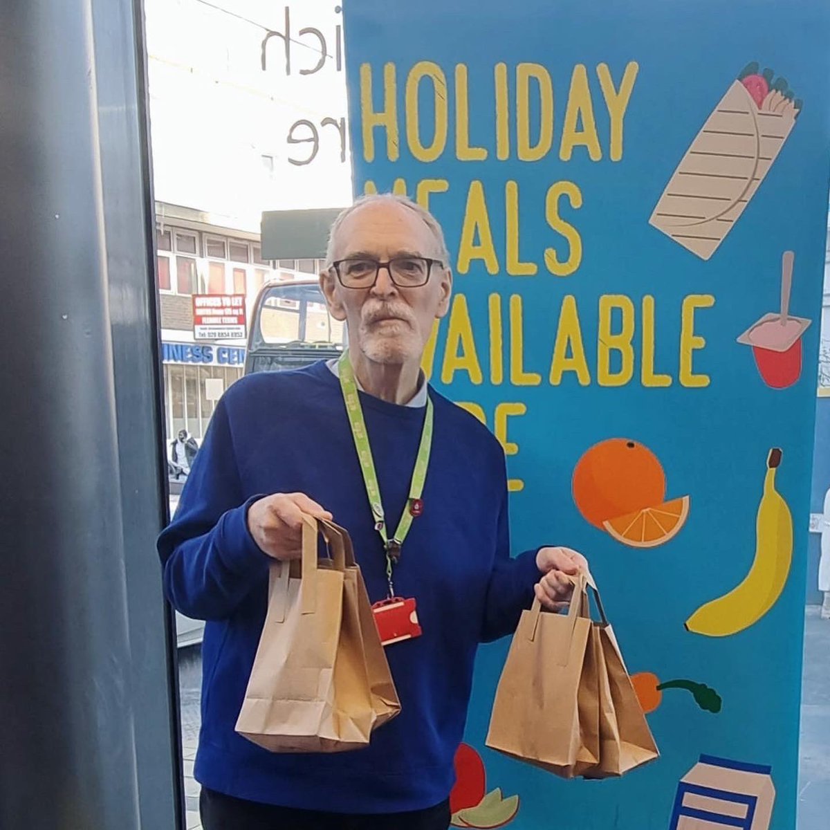 WoolwichLibrary's tweet photo. Free Holiday Meals for children today provided by @GLL_UK, @Royal_Greenwich & @GCDAUK at #WoolwichLibrary! Great nutritious food provided for all. π₯ͺ Dates + info for the holidays here: https://t.co/SwKSS7IgbU! π #ReadAndFeed @Better_UK #HealthyEating @greenwichlibs https://t.co/9DfCajCjJZ