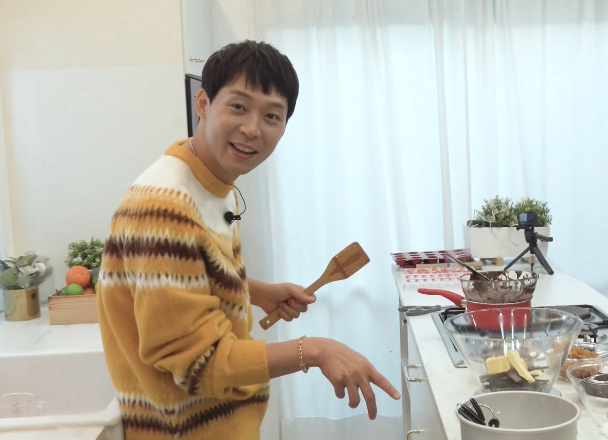 blessingyuchun's tweet photo. [230214 Logbook YouTube Update]
PARK YUCHUN'S SIGNAL1 Ep.24 Teaser
🫕🍭🍬🥞🍫🧈 

https://t.co/dClnI4Ruv5

로그북TV 구독은 ▶️ https://t.co/zbroepHnLr 

#YUCHUN_SIGNAL
#로그북 #logbook #logbooktv
#박유천 #parkyuchun #yuchun #ユチョン #朴有天 #ยูชอน https://t.co/9qJH7n2WKA