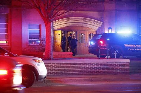 #Internacionales | Tiroteo en universidad de EEUU dejó al menos tres fallecidos

Amplía la información aquí: bit.ly/3Kbwwgx

#NoticieroVV #14Feb