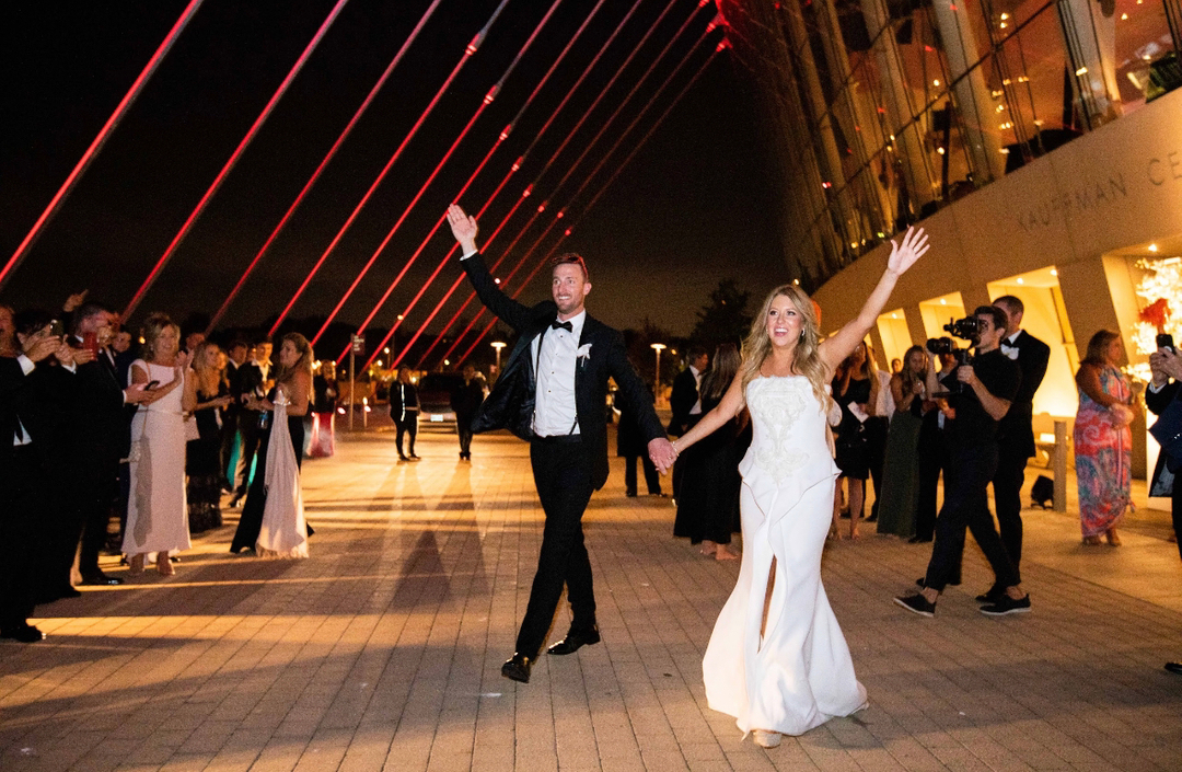 simplelegancekc's tweet photo. Happy Valentine’s Day❤️ RED is extra good this year for Valentine’s with a Chiefs win😉

Hope you get to show a little extra love to your person today💕

Photo: @georgemullinix 
Planners:
@kindrasimpleelegancekc 
@hollysimpleelegancekc 
Venue: @kauffmancenter https://t.co/vdbujPP1kP