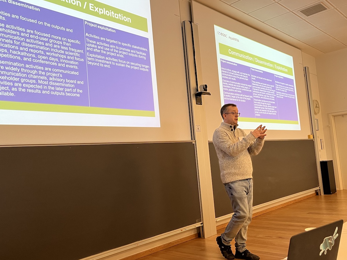 AquainfraEU's tweet photo. Si Keeble @bluelobsterit presents the communication and dissemination activities for the new #AquaINFRA project at the kick off meeting, Aalborg University, Denmark.

AquaINFRA is 1 of 2 new major research actions for healthy oceans and waters by 2030

#eosc #HorizonEU https://t.co/oodcVabibN