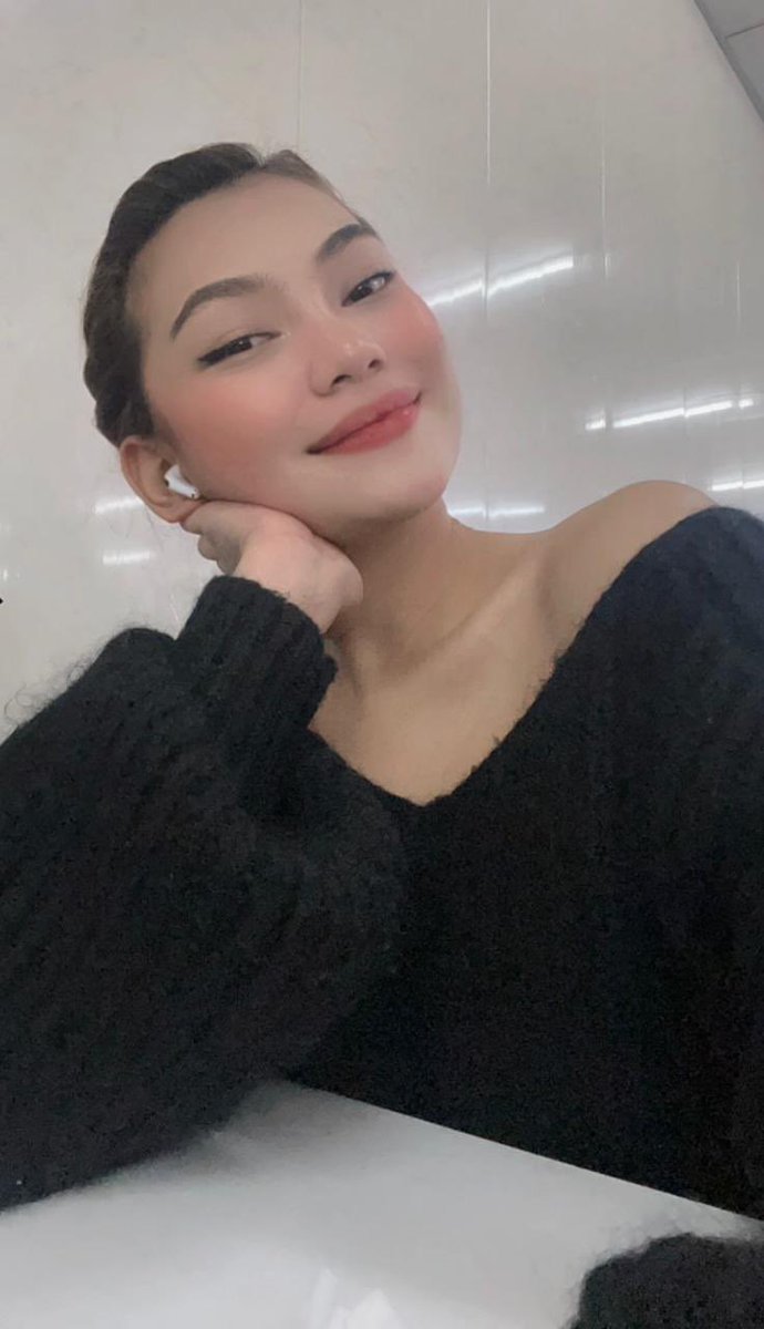 Austin99231531's tweet photo. Happy valentine day 🤣☺️🌺 wishing my mom happy all the time and also with me forever 🌸💕 I love you mom and you too my lovely aunt and uncle wish both of you good luck and happy every day 🫶🏻👩‍🦰👨 https://t.co/Vu7X6DQgjc