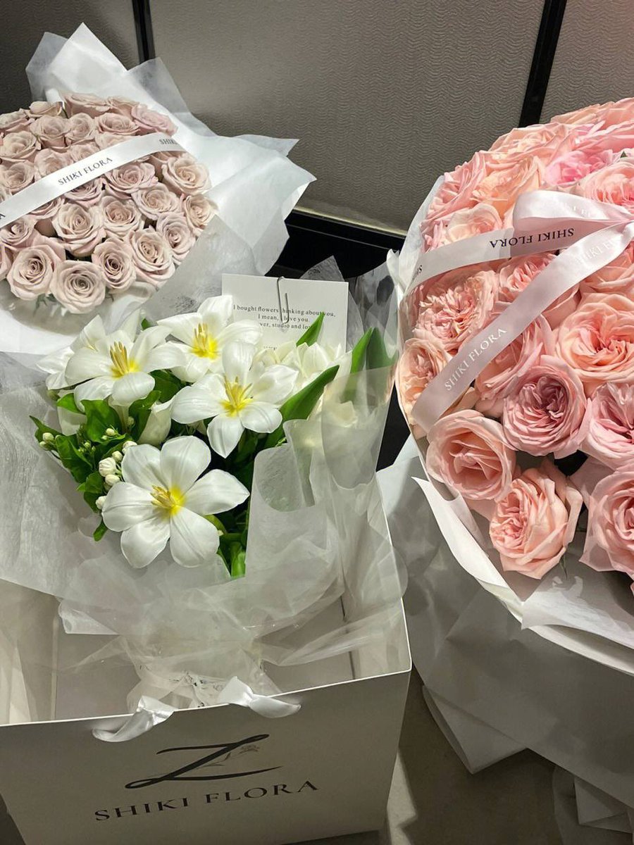 Austin99231531's tweet photo. Happy valentine day 🤣☺️🌺 wishing my mom happy all the time and also with me forever 🌸💕 I love you mom and you too my lovely aunt and uncle wish both of you good luck and happy every day 🫶🏻👩‍🦰👨 https://t.co/Vu7X6DQgjc