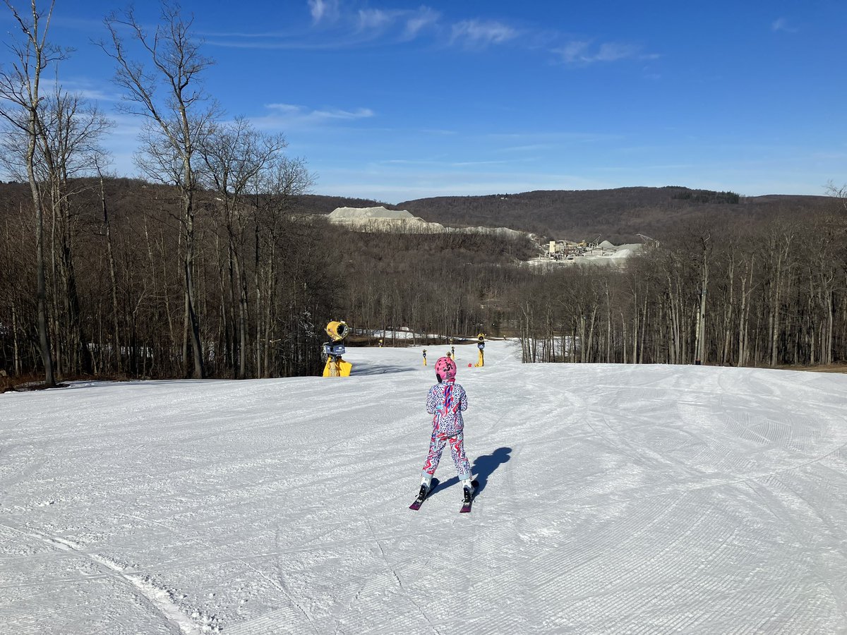 HashtagPartyPat's tweet photo. @HVResortPA still had nice snow yesterday.  Hoping this mid-week warmup doesn’t hurt the base too much.  I am not ready for ski season to be over yet. https://t.co/U5yzyHWAp7