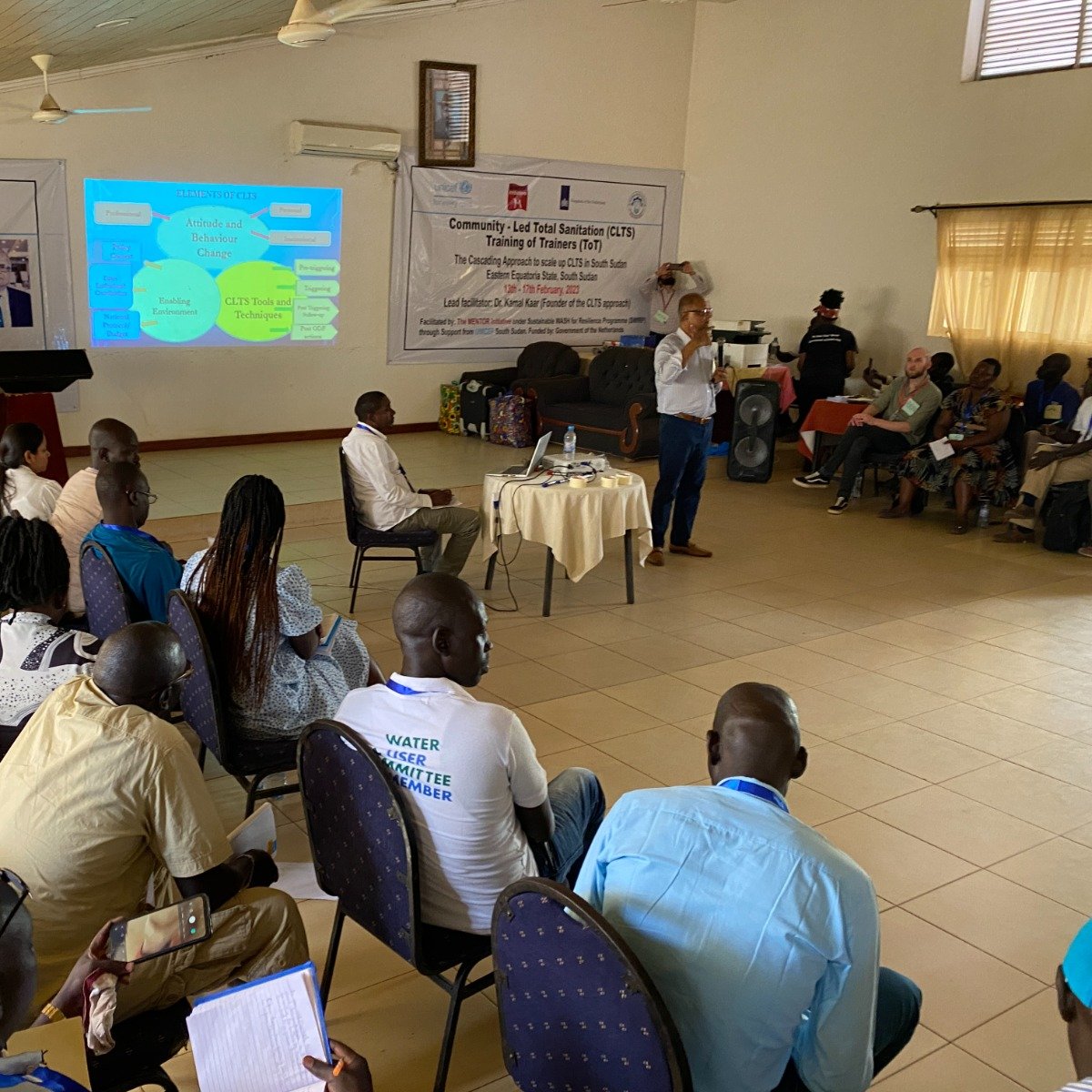 unicefssudan's tweet photo. Empowering communities to achieve adequate sanitation &amp; hygiene.

In partnership with the 🇸🇸Ministry of Water Resources &amp; Irrigation, @MENTOR_Hq &amp; with support from @DutchMFA, UNICEF is conducting a 5 days training of trainers on Community-Led Total Sanitation #CLTS in #Torit https://t.co/tDFo8plPlm