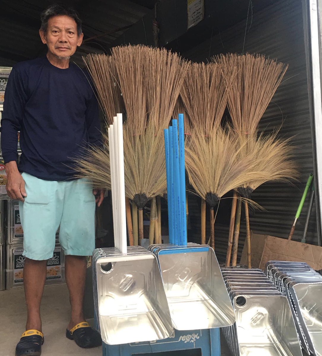 สวัสดีครับ ขายไม้กวาดลดราคาเท่าทุนเลยครับ
ทางมะพร้าวแบบบาง-ไม้กวาดดอกหญ้าเชือกดำ จากปกติ 50 ลดเหลือ 38 บาท
เหลืออย่างละ9อันนะครับ

ตอนนี้ทุนจมแต่ต้องเก็บไว้ให้ลูกสาวคนเล็กเข้าสอบในเมืองเดือนหน้า เลยมาลดราคาคุณภาพดีเหมือนเดิมครับ (ฝากเป็นกำลังใจให้น้องด้วยนะครับ) ขอบคุณทุกท่านครับ