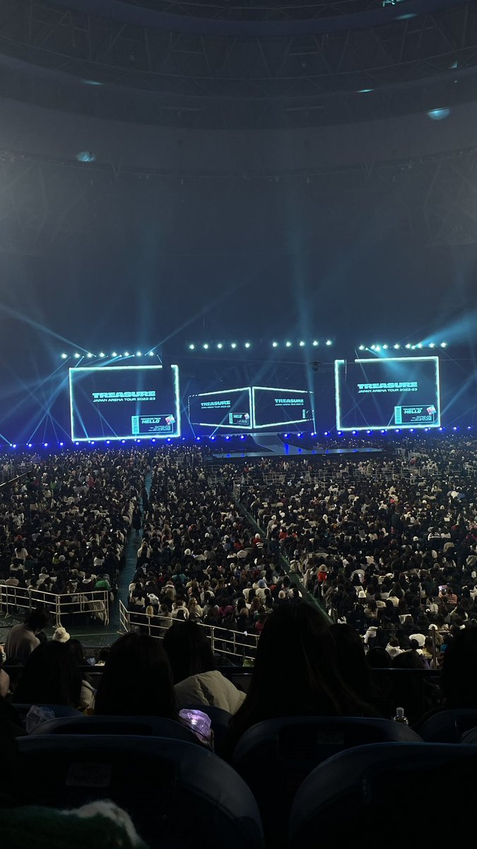 k_pop__xx's tweet photo. 京セラ 座席 ドリショ 参考までに！！
NCT127とTREASURE京セラ参戦した時の座席です:)
️ ️
1枚目：6ゲート 3塁下段 21通路 6列 322番
2枚目：4ゲート スタンド下段中央E 14通路 12列 85番
️ ️
1枚目も2枚目も遠いとは感じない距離感でした！2枚目はトロッコ鬼近かったです😭 https://t.co/ei06yjsAPs