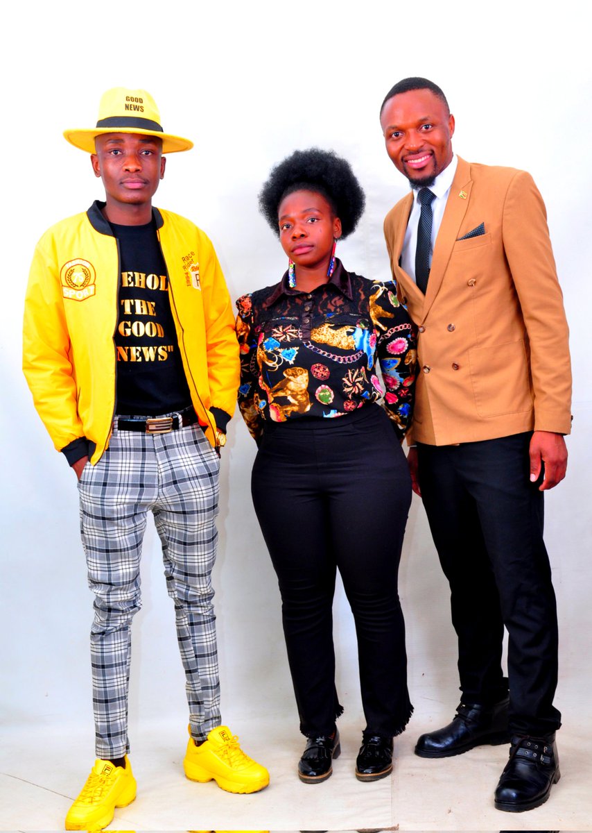 AdvMakubire's tweet photo. Let's press the yellow button & make things New! MaziGreen ayo asina Chlorophyll rasira muBin🤠
Ngaapinde hake mukomana #VoteZW https://t.co/b8wI48uVnD