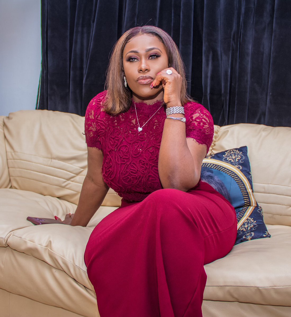 uchejombo's tweet photo. All season 1 episodes of DR LOVE is now showing on @irokotv 🫶🏾💋❤️ happy Val day from us to you ujlovers https://t.co/NGHPzrg7xJ