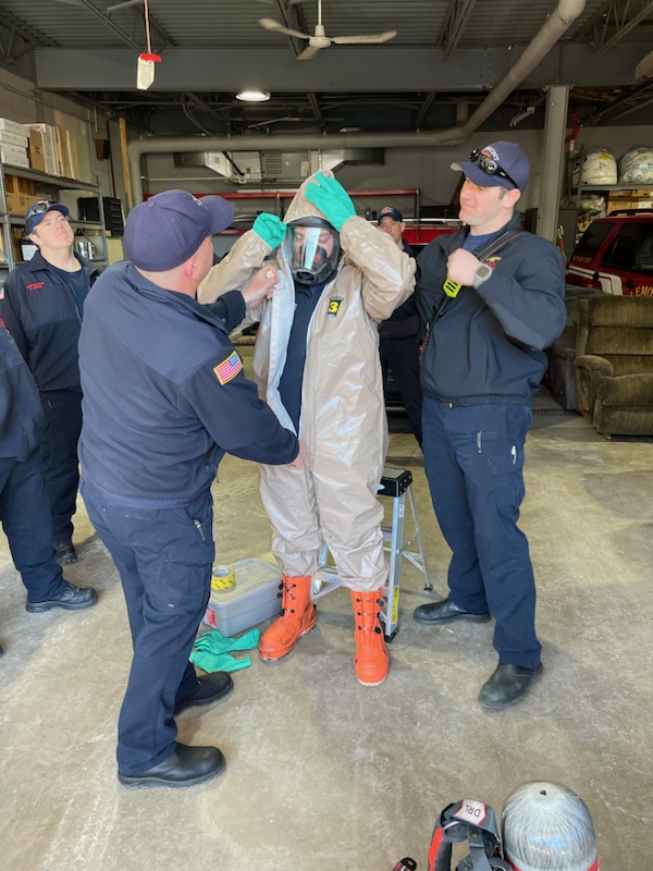 LemontFire1's tweet photo. Gold Shift conducted HAZMAT Level B training for our new probationary firefighter Furiasse.
Our Hazmat team is responsible for identifying, mitigating &, decontaminating those who come in contact with the hazard.
#integrity #honor #dedication
#whywetrain #herewhenyouneedus https://t.co/fWEkoMEOs4