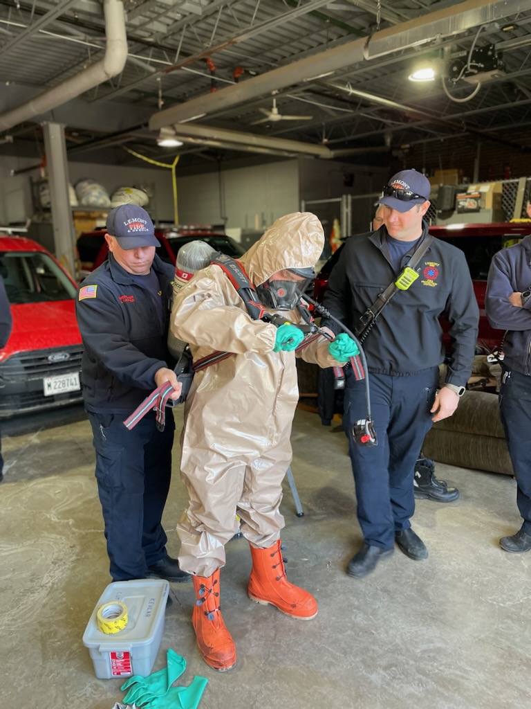 LemontFire1's tweet photo. Gold Shift conducted HAZMAT Level B training for our new probationary firefighter Furiasse.
Our Hazmat team is responsible for identifying, mitigating &, decontaminating those who come in contact with the hazard.
#integrity #honor #dedication
#whywetrain #herewhenyouneedus https://t.co/fWEkoMEOs4