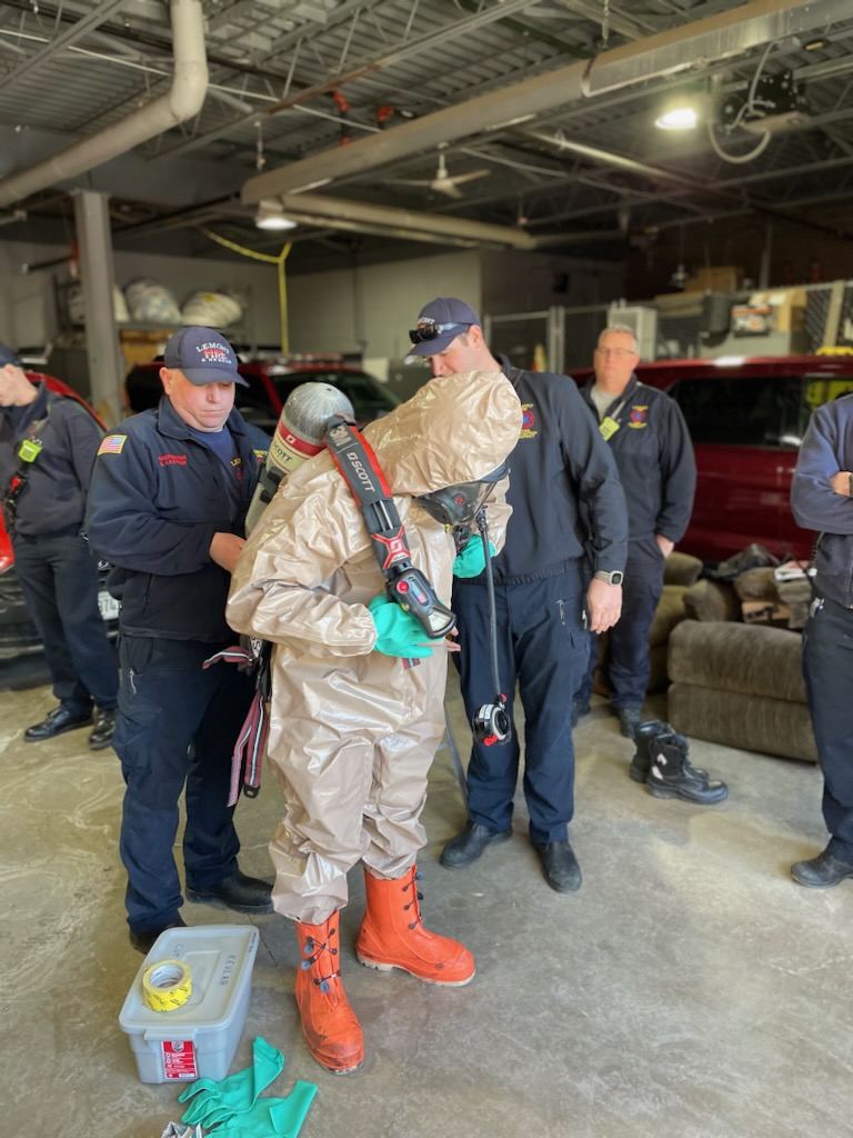 LemontFire1's tweet photo. Gold Shift conducted HAZMAT Level B training for our new probationary firefighter Furiasse.
Our Hazmat team is responsible for identifying, mitigating &, decontaminating those who come in contact with the hazard.
#integrity #honor #dedication
#whywetrain #herewhenyouneedus https://t.co/fWEkoMEOs4