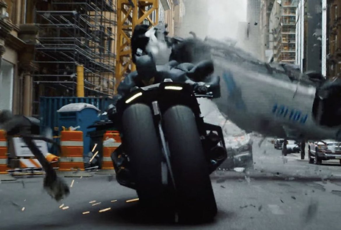 If this turns out to be Christian Bale, I will lose my tiny little mind!
#TheFlashMovie