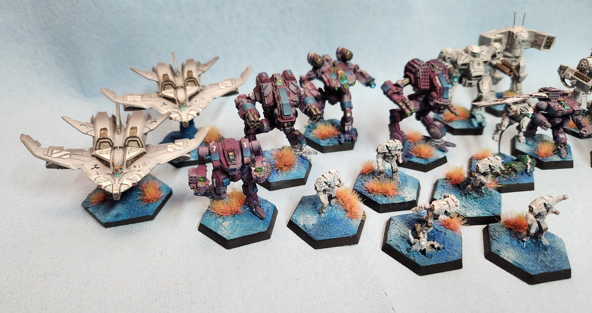 Crackerbox227's tweet photo. Recently finished up with some Clan Snow Raven models that I've been working on for games at Adepticon, plus my Wusun Omnifighter model. I love working on models with art from @Flyingdebrisguy because the lines are always so clear and the silhouettes are always top notch. https://t.co/QK36mCoj1F