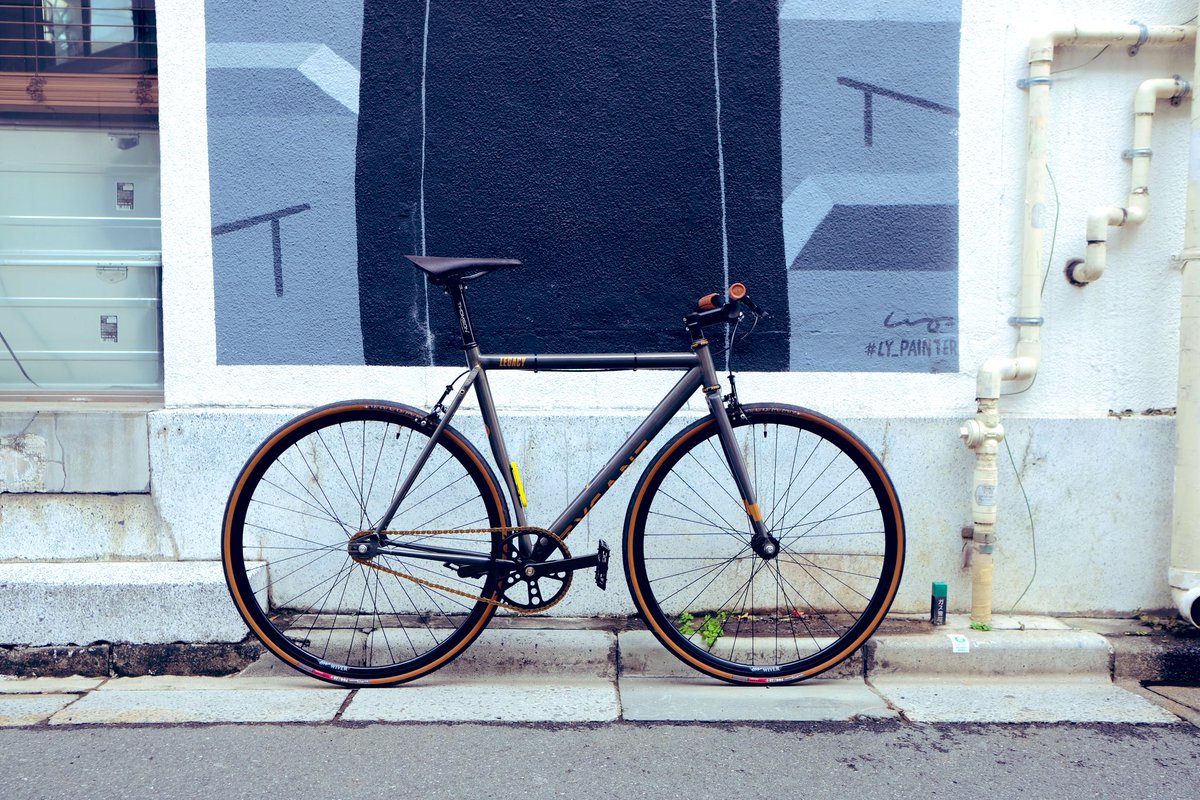 kanaesth's tweet photo. ねす は あたらしいおもちゃ を てにいれた

#TYRANTBIKES #LEGACY #ChrisKing #PhilWood #WhiteIndustries #BROOKS https://t.co/y30YR8cw50