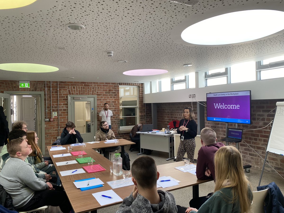 steppingni's tweet photo. ! Our 1st Step Into Employment Academy of 2023,10 trainees in attendance at our amazing Navigation House for training and support to achieve employment in McDonald’s 🙌🏻Goodluck everyone !#ThisIsSteppingStonesNI #stepintoemploymentacademy #
#supportedemployment 
#Navigationhouse https://t.co/LeKrswxwxd