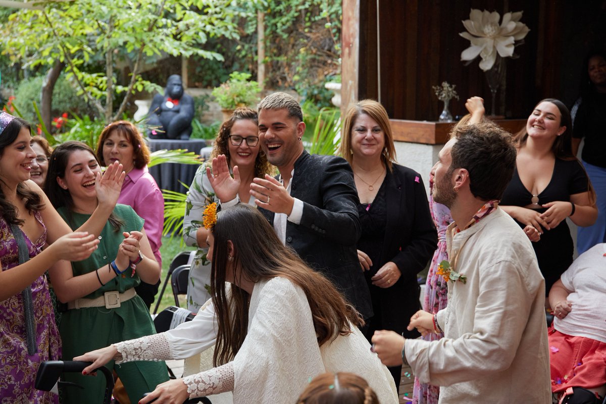 COCEMFEnacional's tweet photo. 🥳 Gracias a un magnífico reparto y equipo se celebró #LaBodaDeSociySani.

🎬 Hoy #DiaDelAmor podéis ver el trabajo detrás del momento histórico en el que vivimos #UnaCoordinaciónDeBoda: 
 https://t.co/XFcbfAqttN

#DiaDelAmor #SanValentin2023 #FelizSanValentin https://t.co/5wbr5aoYgo