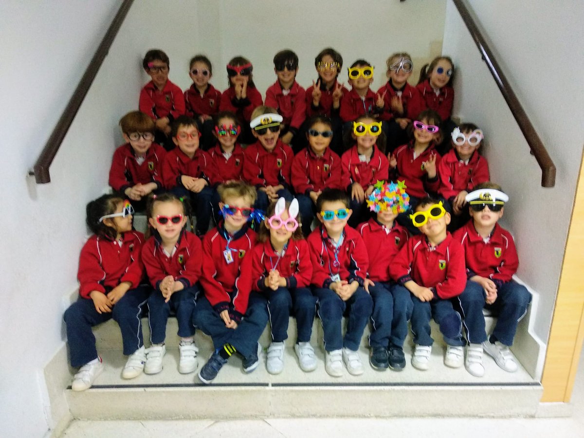 ElValle_II's tweet photo. ¡Hoy con gafas divertidas hemos tenido que venir!
🎭 👓
#educacióninfantil #3inf #sanchinarro #carnaval #preparativos #colegiodemadrid #elvalle https://t.co/OAFPSjgOac