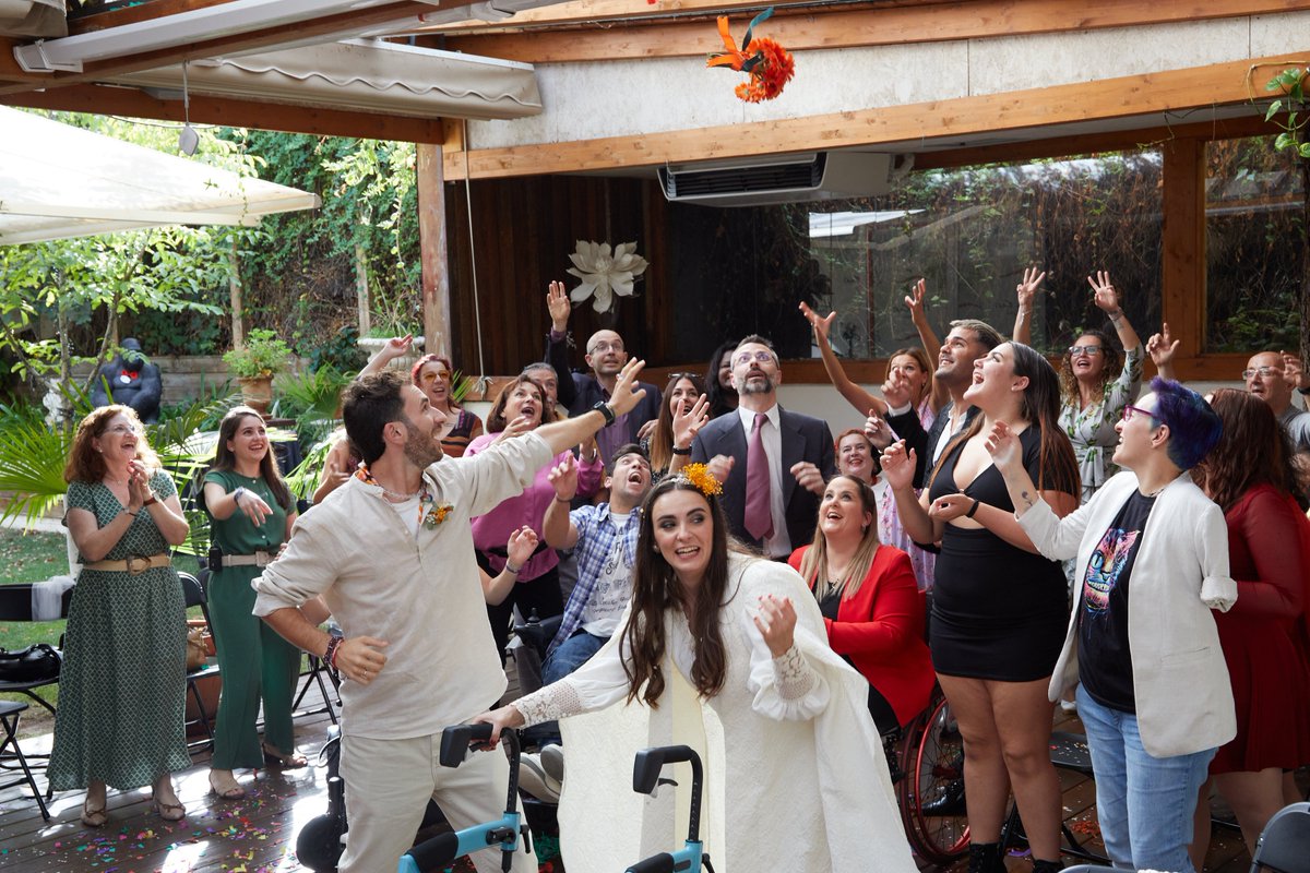 COCEMFEnacional's tweet photo. 🥳 Gracias a un magnífico reparto y equipo se celebró #LaBodaDeSociySani.

🎬 Hoy #DiaDelAmor podéis ver el trabajo detrás del momento histórico en el que vivimos #UnaCoordinaciónDeBoda: 
 https://t.co/XFcbfAqttN

#DiaDelAmor #SanValentin2023 #FelizSanValentin https://t.co/5wbr5aoYgo