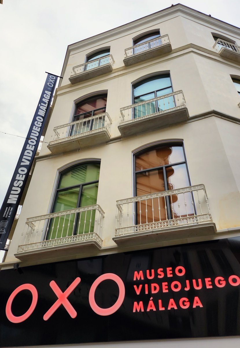 luishg's tweet photo. Valiente Javier Ramos con una propuesta cultural distinta para Málaga. Hemos desayunado en el nuevo Museo del Videojuego @oxomuseo, y si nos dicen que vamos a ver esto en pleno centro de la ciudad hace unos años no nos lo creemos. https://t.co/2OG5KrzOjt