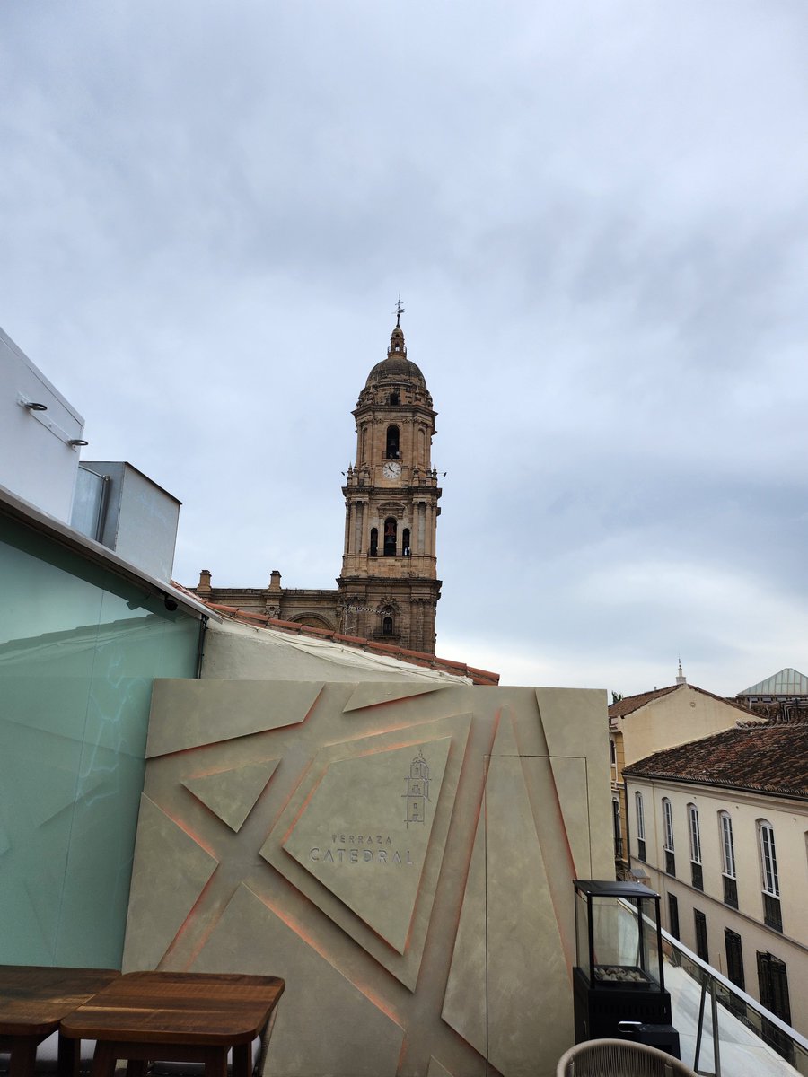 luishg's tweet photo. Valiente Javier Ramos con una propuesta cultural distinta para Málaga. Hemos desayunado en el nuevo Museo del Videojuego @oxomuseo, y si nos dicen que vamos a ver esto en pleno centro de la ciudad hace unos años no nos lo creemos. https://t.co/2OG5KrzOjt
