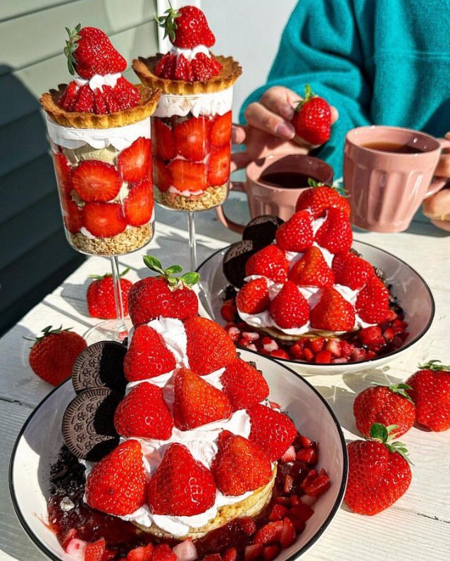 sweetxdessert's tweet photo. Strawberry desserts https://t.co/cDDZM5md9X