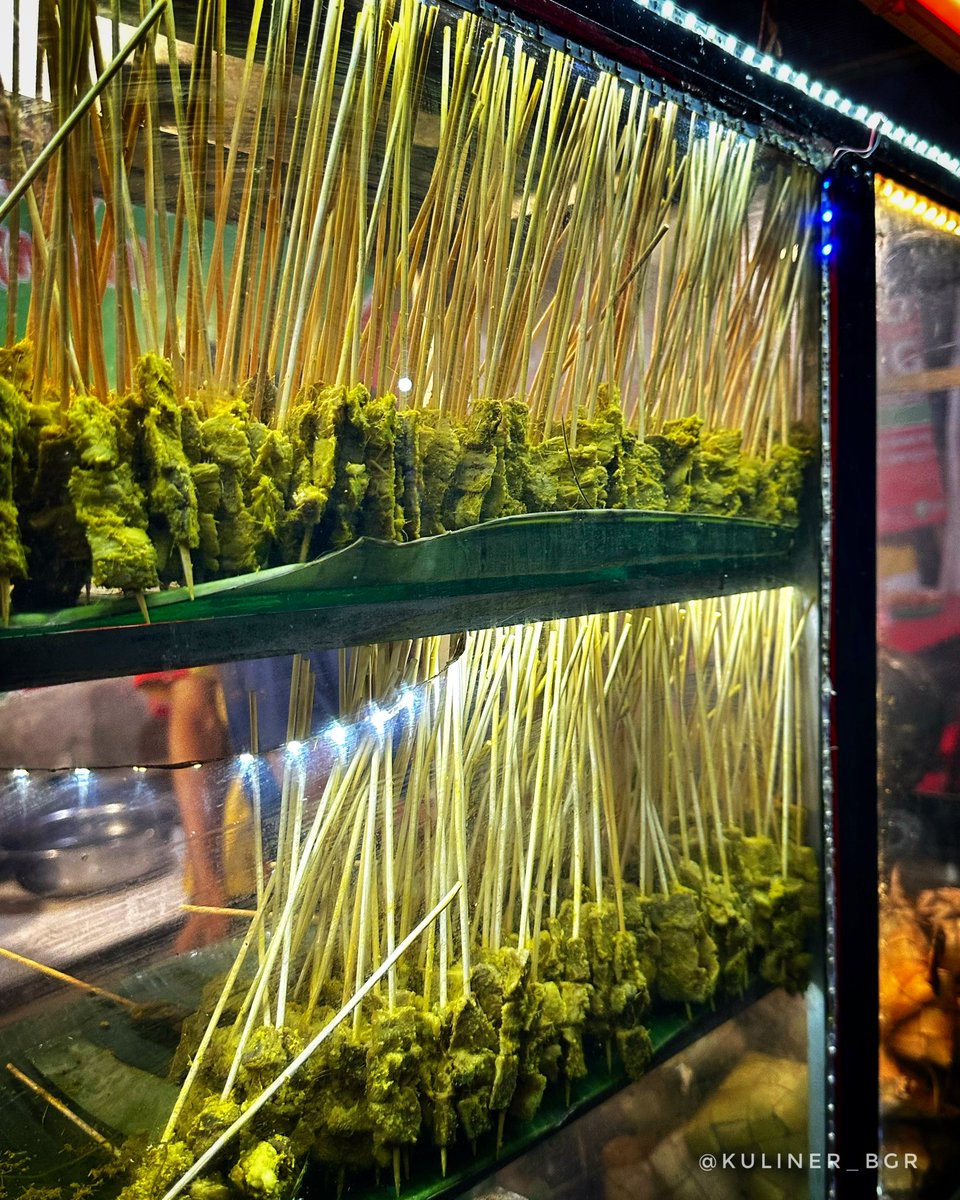 kulinerbgr's tweet photo. Sate Padang Ampek Limo
Dulu langganan waktu di seberang tugu kujang, terus geser dikit depan KFC, terus ilang gak tau kemana
Eh sekarang ternyata buka di Jl Artzimar I. Ada yang nyariin juga ?
#kulinerbogor #kulinerbgr #bogor #daharbae https://t.co/RDcmUOpE1Y
