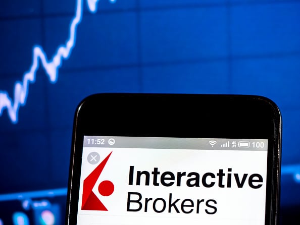 BraisResearch's tweet photo. ✅️Corretora global com sede nos #EUA, Interactive Brokers, anuncia lançamento de serviço de negociação #cripto para clientes institucionais em Hong Kong. 
➡️Investidores com US$1M, podem negociar #criptomoedas e visualizar saldos por meio de uma única plataforma agora. https://t.co/dDI07pzSJ8