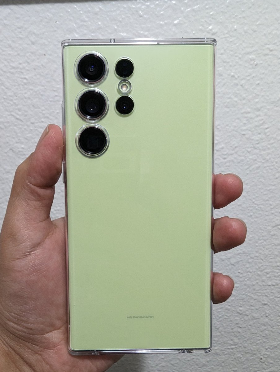 eddygg15's tweet photo. My new #Samsung #Galaxy #S23Ultra #LimeGreen #ExclusiveColor #GalaxyS23Series https://t.co/bP91VtMNeM