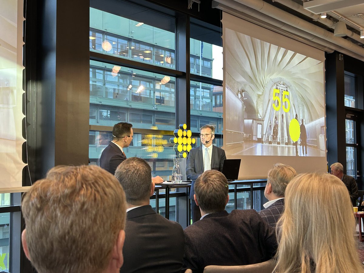 shallenius's tweet photo. Lyssnar på Erik Thedeen på event som handelskammaren styrt. Intressant att höra tonen av hökighet irl! https://t.co/UpqXkveEge