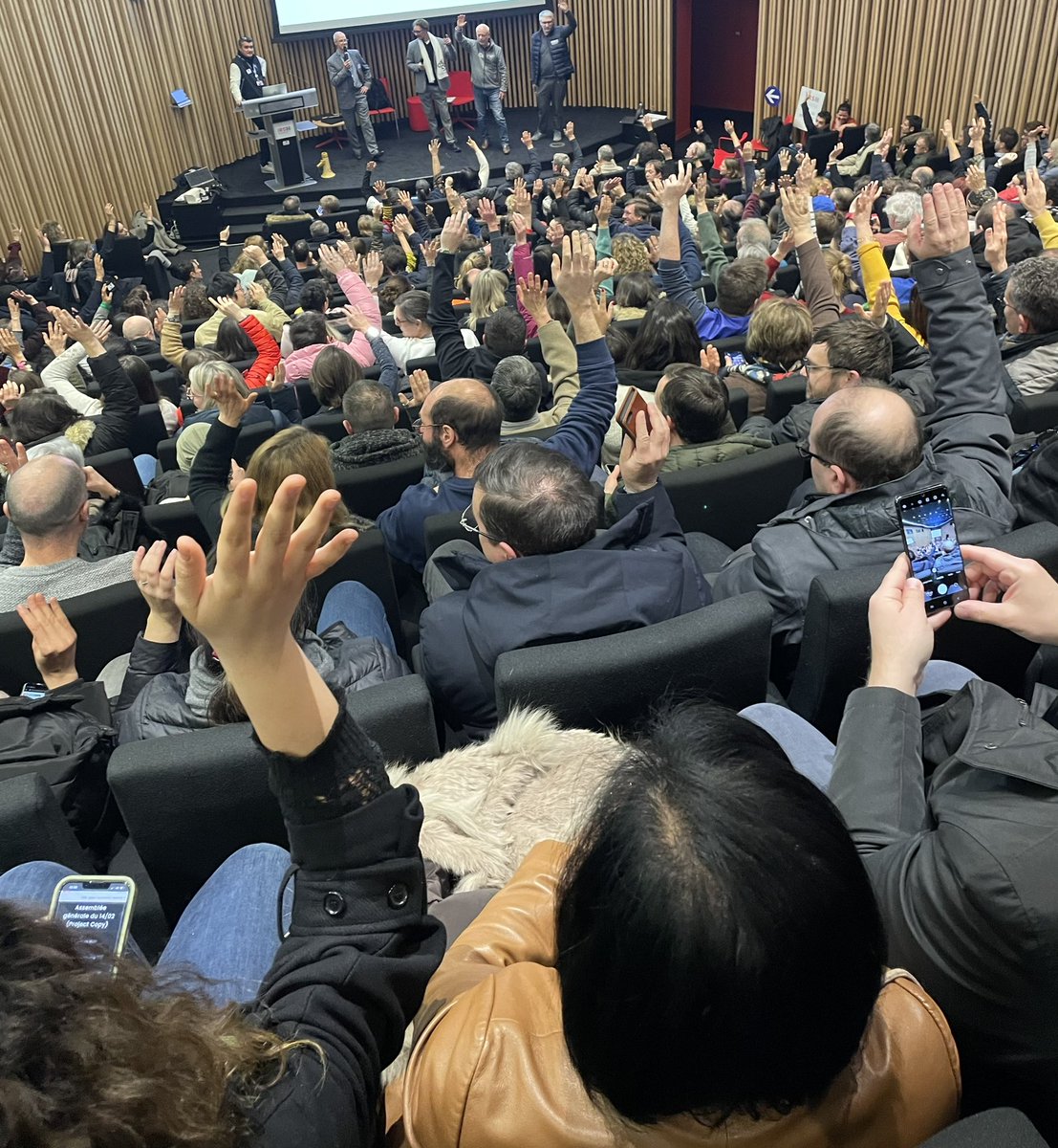 JaimeMonIRSN's tweet photo. Wahoo 
Plus de 1000 salariés présents ou connectés à l’AG de l’IRSN ce midi 

« Mais où sont les rapports qui disent que l’IRSN a failli et qui expliqueraient qu’on veut le faire disparaître ? » demandent des salariés https://t.co/1mhCUKkgez