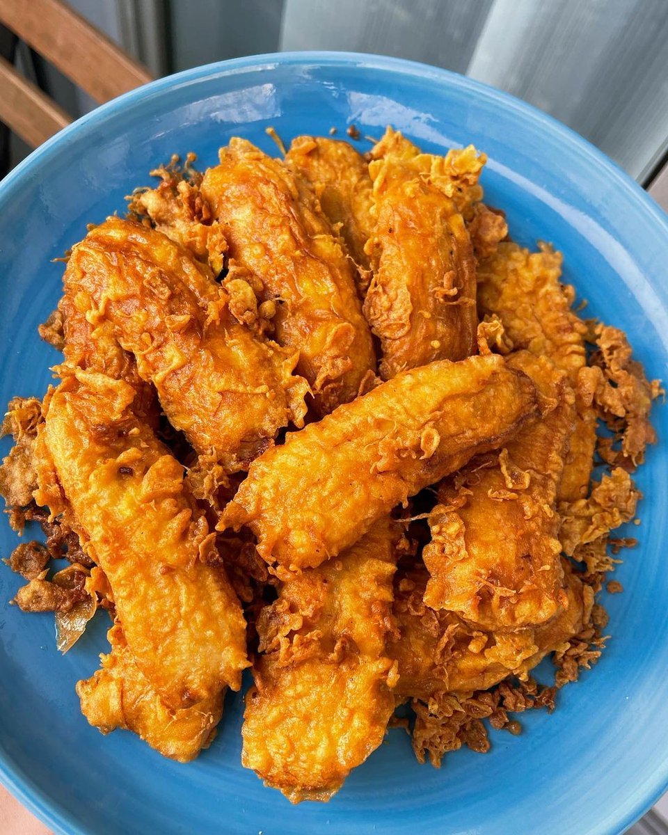 Savvyduke's tweet image. Menurut @TasteAtlas pisang goreng adalah masakan penutup digoreng nomor 1 di dunia #pisanggoreng #pisgor