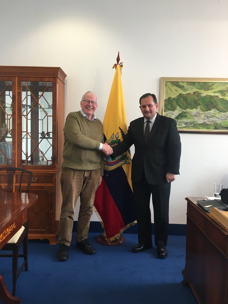 Tuve la amable visita de Tom Koenigs, ex parlamentario alemán, amigo de Ecuador y seguidor de nuestra política exterior. Tengo el honor de conocerlo desde hace mucho tiempo. Un amigo sincero con el que podemos contar siempre en la relación con este gran país.