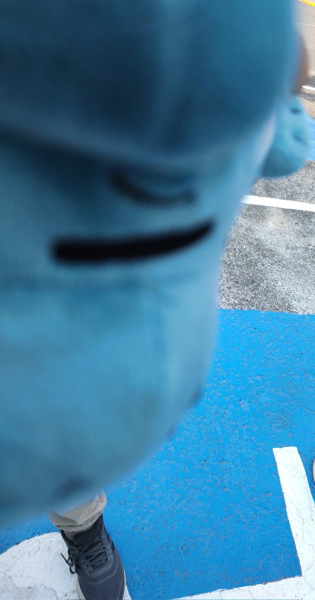 UNO DE MIS COMPAÑEROS TIENE EL PELUCHEEE wodjkwkfkwjfkeohudbeivn