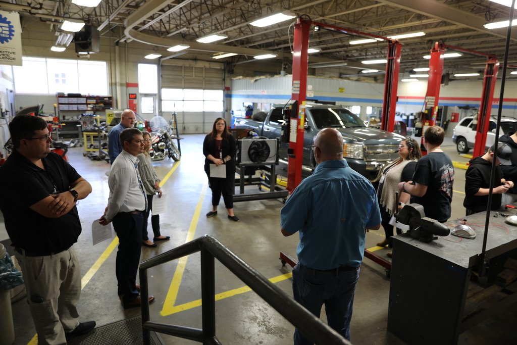 schools_garrard's tweet photo. Tech Center Tuesday is here! Today, we are highlighting our recent Counselor Day visit to the GC Area Technology Center. Counselors visited to learn about opportunities offered to students of our district and of our feeder schools! #techcentertuesday #atcproud https://t.co/6kv9ODxmsk
