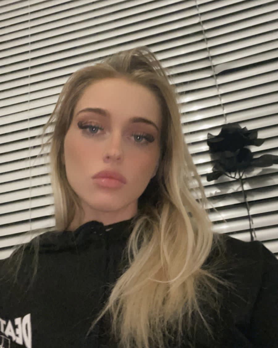 itzcherrymay's tweet photo. Hand it over to mommy 💅

/Findom paypig onlyfans whalesub feet https://t.co/tTmvnNH0oQ