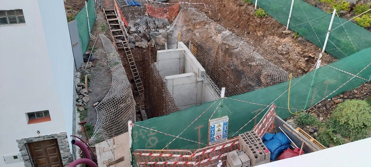 Continúa la obra para instalar una EDAR al lado de nuestras viviendas... ¡increíble!

#edar #aguasresiduales #Güímar #laCaletadeGüímar #lasaludesloprimero #hagamoslascosasbien