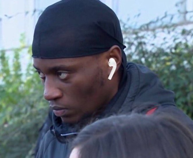 IAmLadySpud's tweet photo. Me in public:       My headphones: https://t.co/ur5x0T8XOl