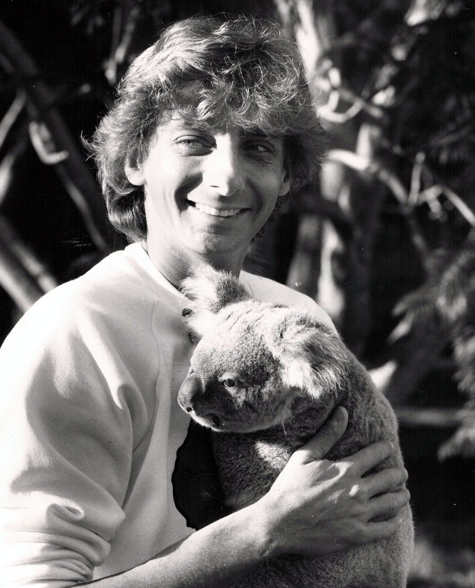 barrymanilow's tweet photo. Happy Valentines Day! ❤️#manilow #valentines2023 https://t.co/PdoRl125wU