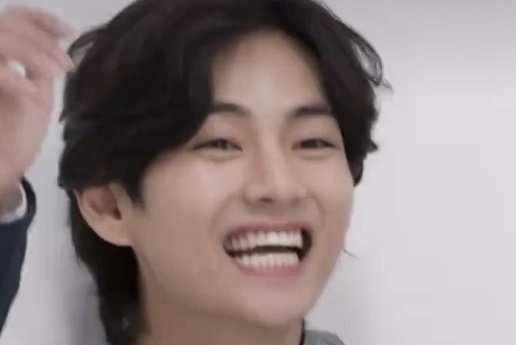 softaetaee's tweet photo. The only boy with the most beautiful boxy smile ever https://t.co/jsEeizydIt