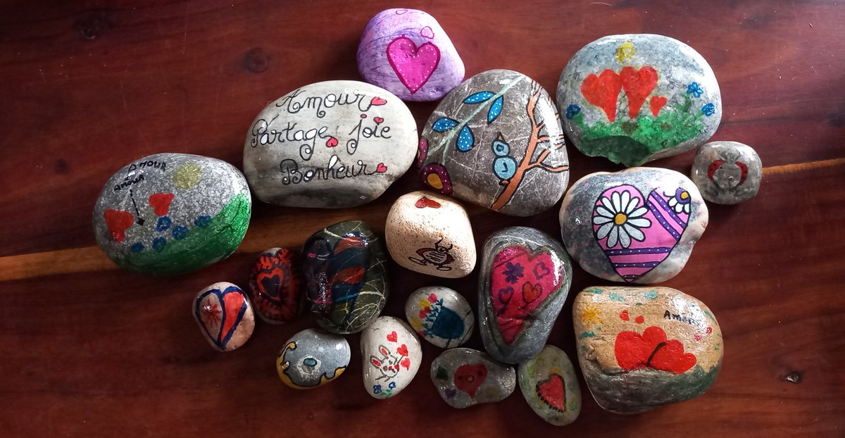 Atelier créatif autour de p'tits cailloux...ils sont prêts pour le départ...Petits cailloux voyageurs