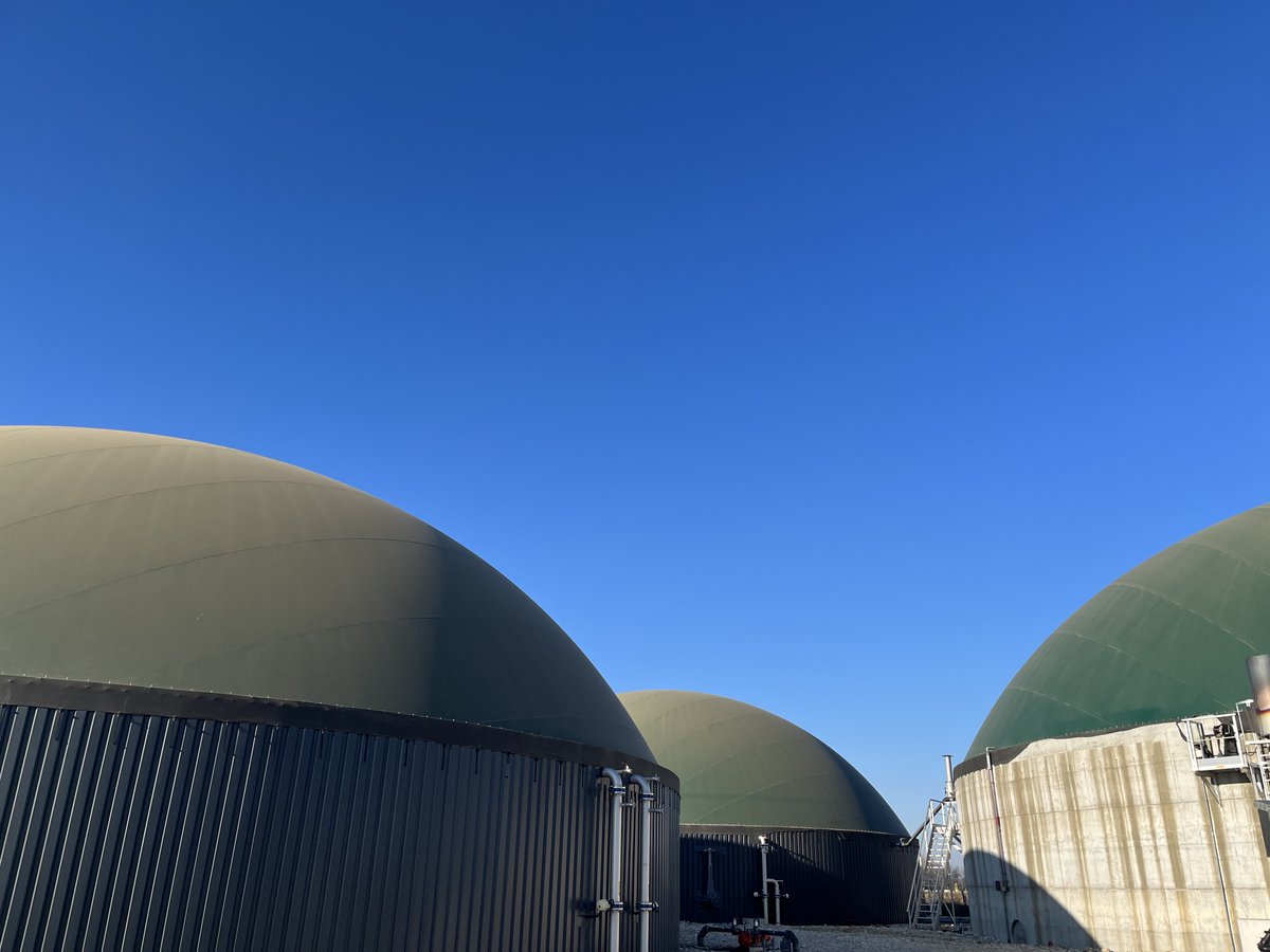 Des agriculteurs passionnés qui font découvrir leur site de méthanisation <a href="/ValenceRomans/">Valence Romans Agglo</a> aux agriculteurs du #Vaucluse, avec A.Bernard, Président de la chbre régionale d'agriculture, et <a href="/AClaudiusPetit/">Anne Claudius-Petit</a> pour faire demain de la <a href="/MaRegionSud/">Région Sud</a> une région productrice de gaz verts.