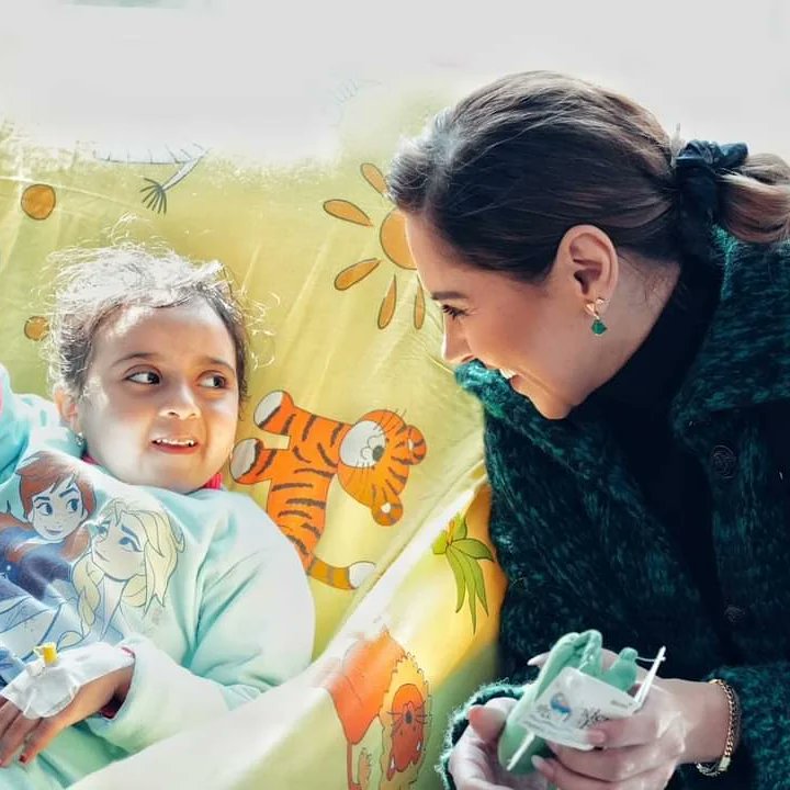 Ahlcairo2's tweet photo. #ياسمين_رئيس تحتفل بعيد الحب مع أطفال #مستشفى57357
#عيدالحب  #أهل_كايرو_نيوز https://t.co/rPwV9OqCz0