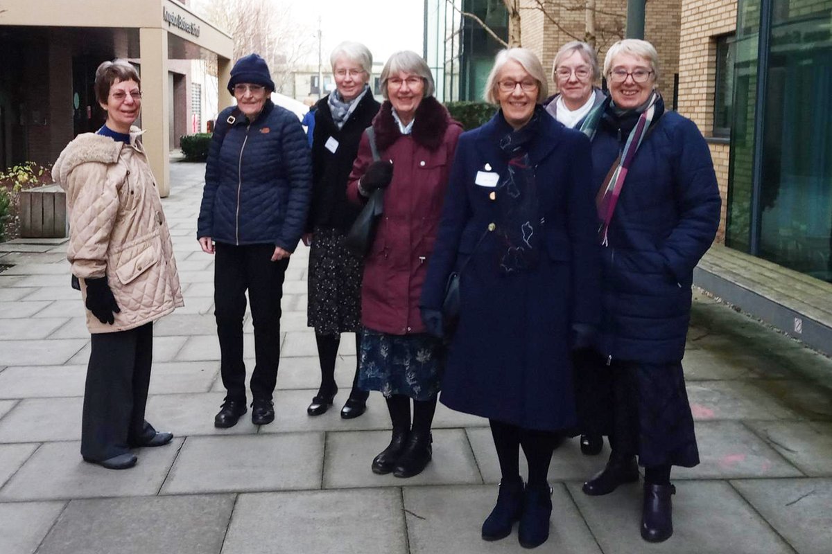 kingstonalumni's tweet photo. “The ceremony and meeting my ‘old' college friends – it formalised the community we once were and are still."
Last month #Kingstonalumni from #ClassOf1956 to #ClassOf1979 celebrated receiving a Honorary Degree in @KUeducation 😍 🥂👏
Read more 👉 https://t.co/d046mopkYA https://t.co/4ulK8Svtay